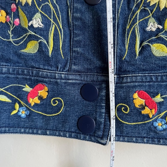 Floral embroidered denim jacket Medium in good condition - Picture 7 of 11